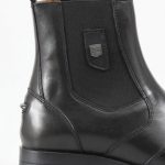 SS20-Elnaro-Kids-Leather-Paddock-Boots-Black-Close-Up-Badge-Detail-72-RGB-zo